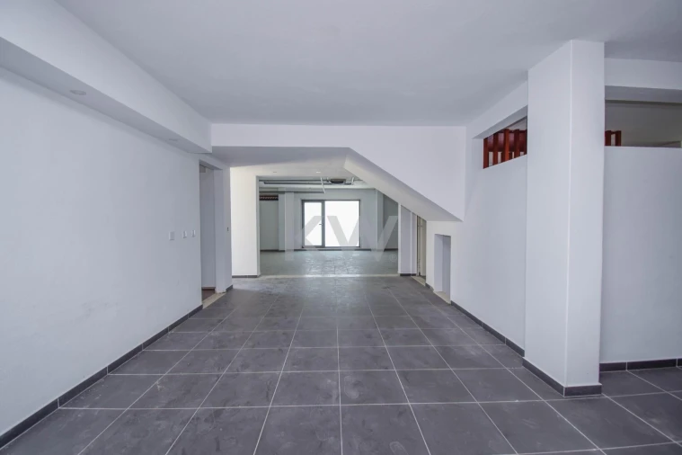 Moradia T4 para Venda em Carnaxide e Queijas Foto 49