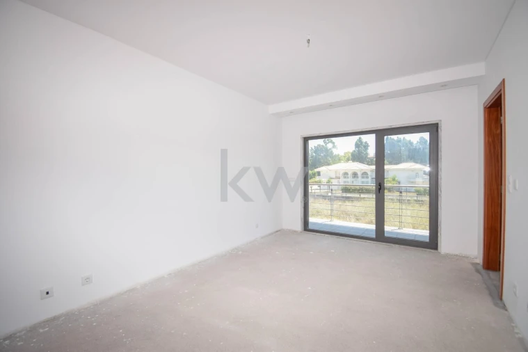 Moradia T4 para Venda em Carnaxide e Queijas Foto 31