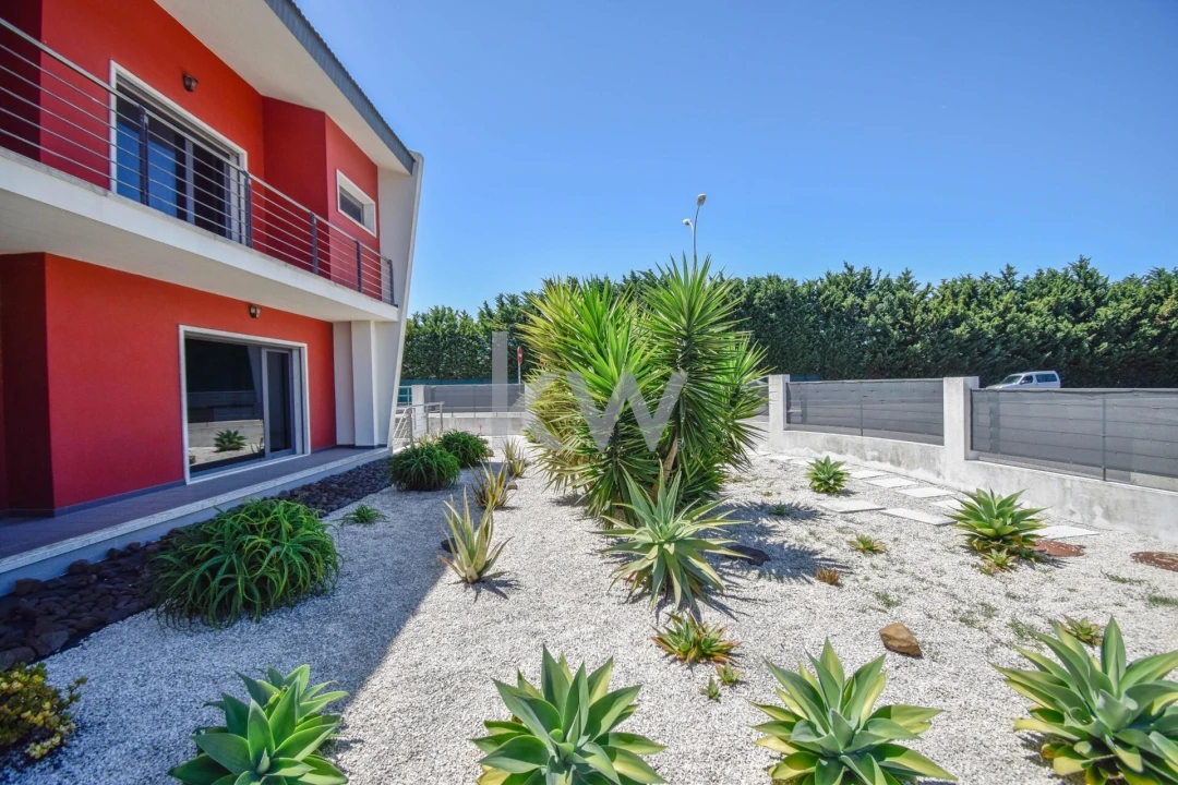 Moradia T4 para Venda em Carnaxide e Queijas Foto 4