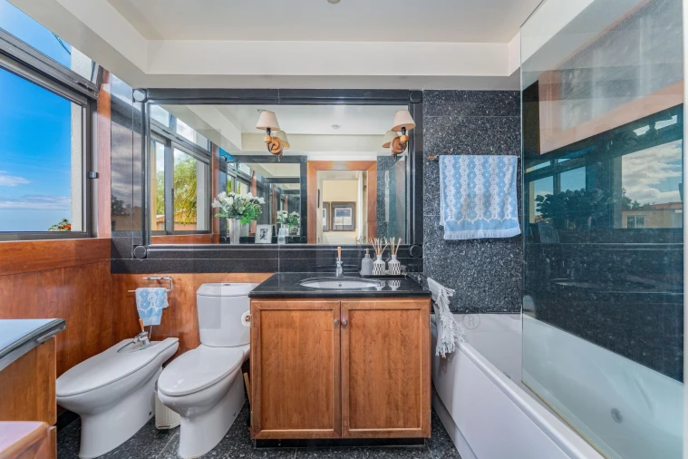 Moradia T4 para Venda em Funchal (Santa Maria Maior) Foto 28