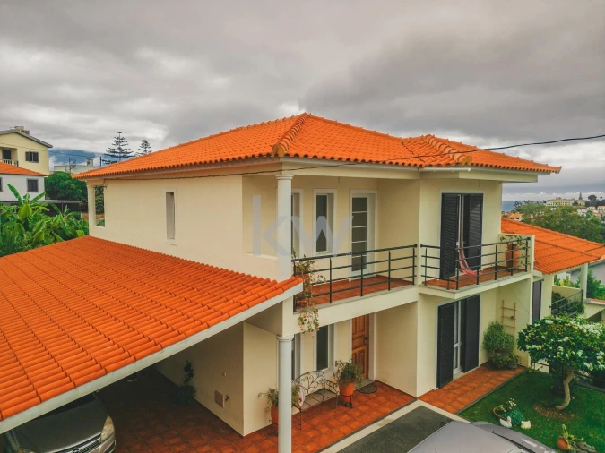 Moradia T4 para Venda em Funchal (São Pedro) Foto 1