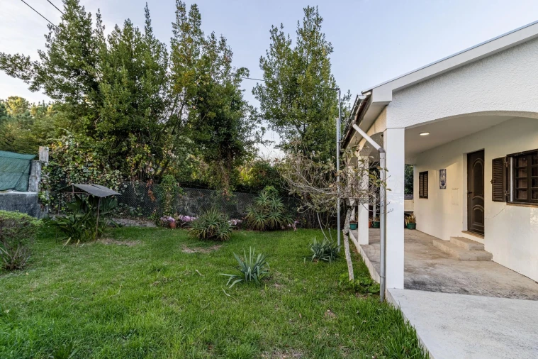 Moradia T2 para Venda em Macieira de Sarnes Foto 3