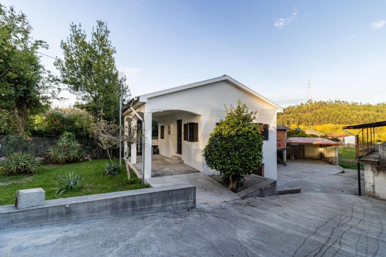 Moradia T2 para Venda em Macieira de Sarnes Foto 4