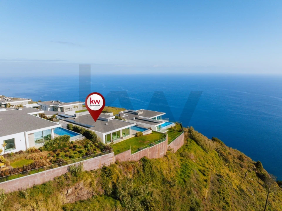 Moradia T4 para Venda em Prazeres Foto 6