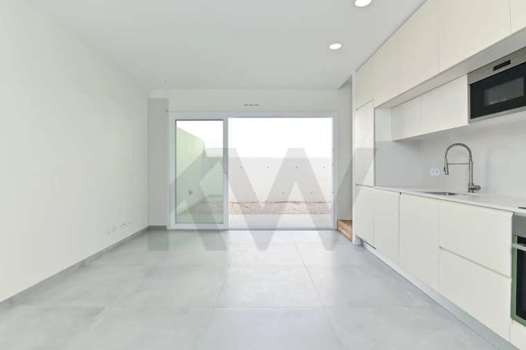 Moradia T3 para Arrendamento em Beato Foto 3