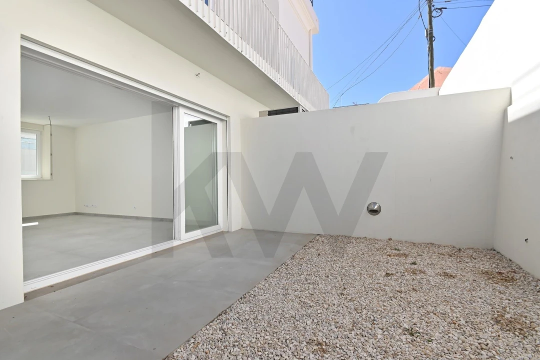 Moradia T3 para Arrendamento em Beato Foto 1