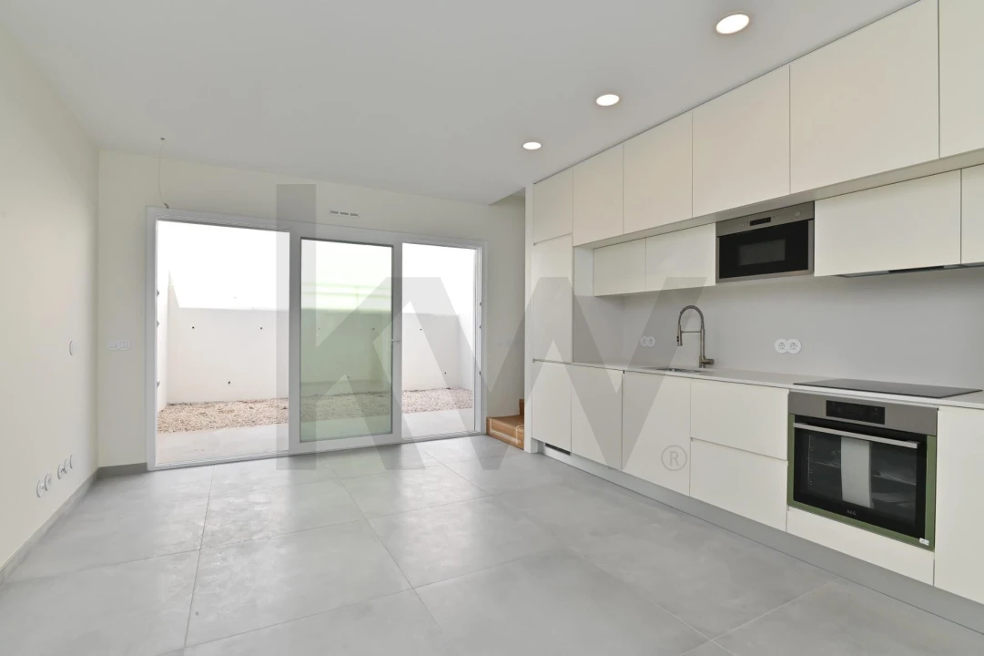 Moradia T3 para Arrendamento em Beato Foto 2