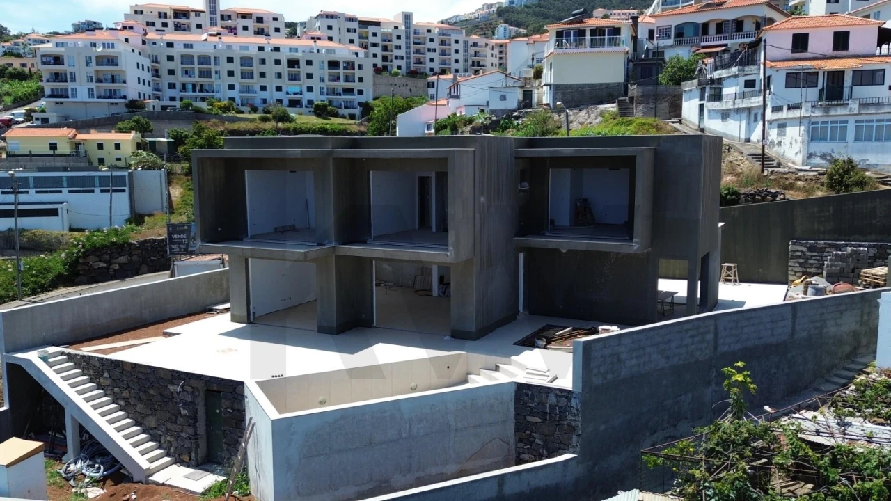 Moradia T3 para Venda em Caniço Foto 1