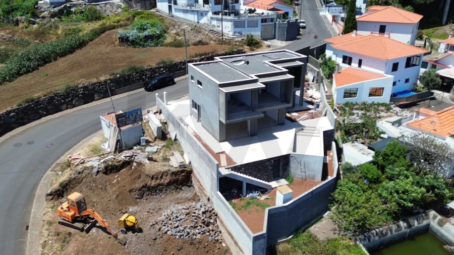 Moradia T3 para Venda em Caniço Foto 38
