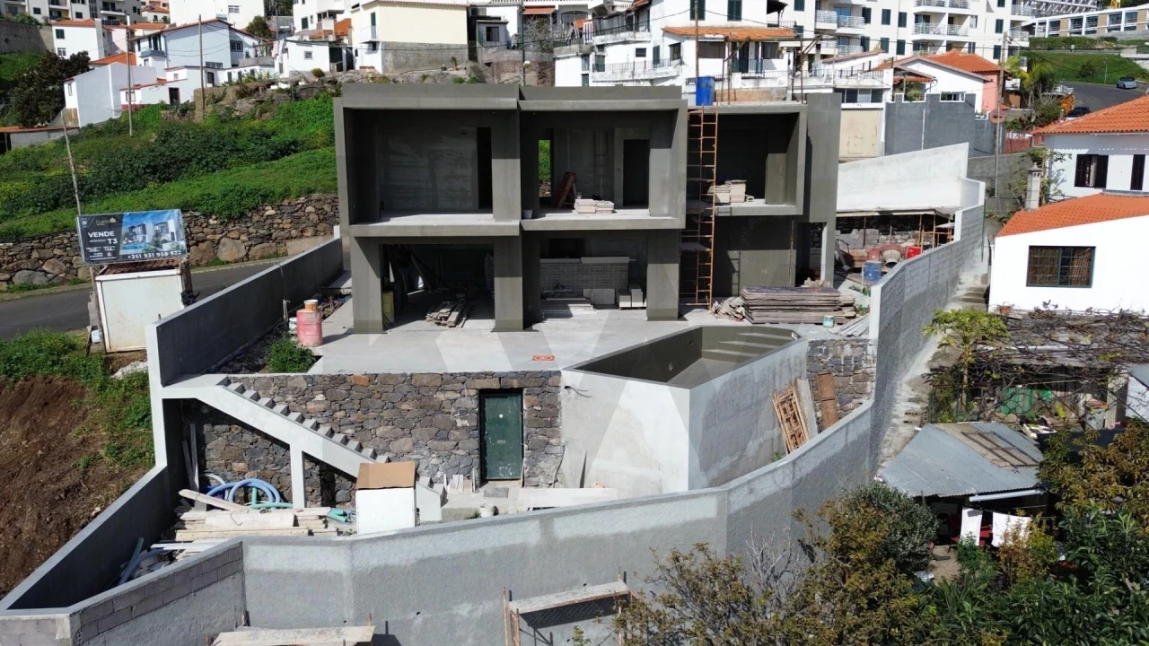 Moradia T3 para Venda em Caniço Foto 1