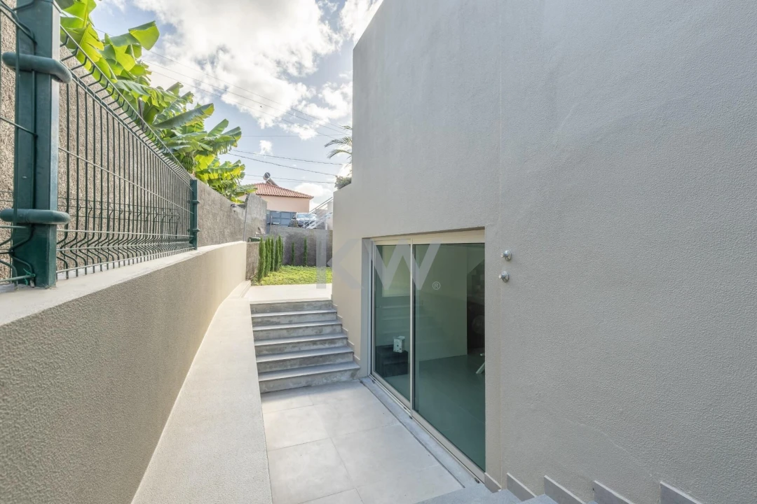 Moradia T5 para Venda em Funchal (Santa Luzia) Foto 5