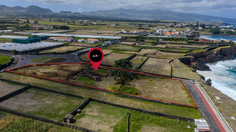 Terreno para Venda em Rabo de Peixe Foto 10