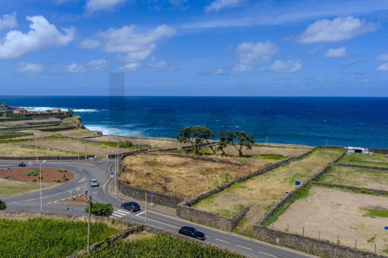 Terreno para Venda em Rabo de Peixe Foto 8