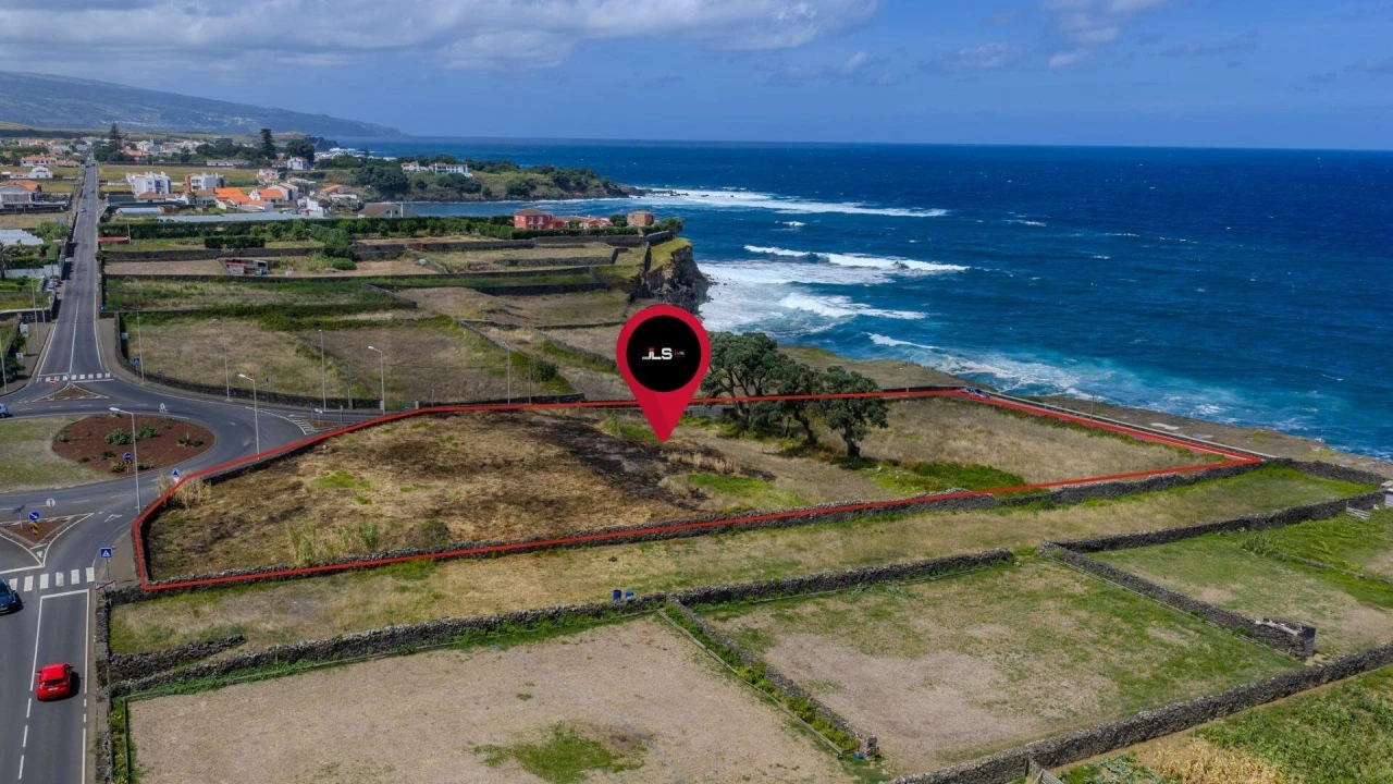 Terreno para Venda em Rabo de Peixe Foto 1