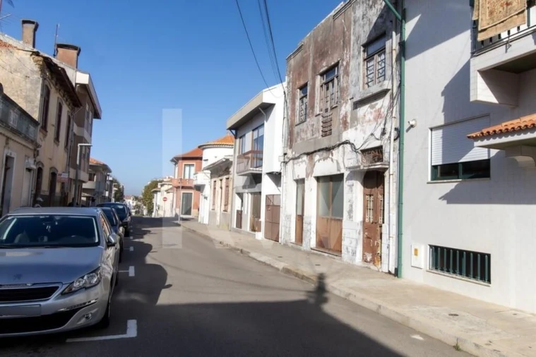 Moradia T4 para Venda em Espinho Foto 3