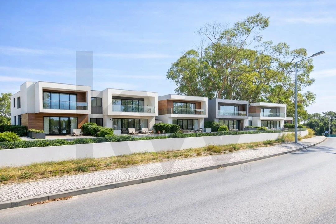 Terreno para Venda em Charneca de Caparica e Sobreda Foto 1