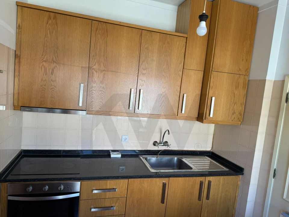 Apartamento T1 para Arrendamento em Santo Antonio dos Olivais Foto 13