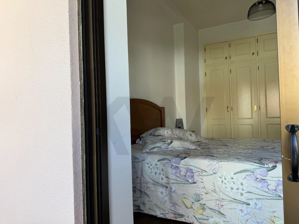 Apartamento T1 para Arrendamento em Santo Antonio dos Olivais Foto 25