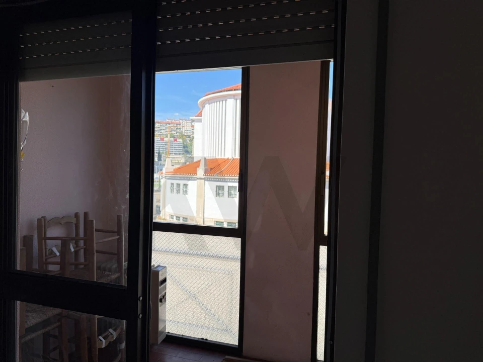 Apartamento T1 para Arrendamento em Santo Antonio dos Olivais Foto 26