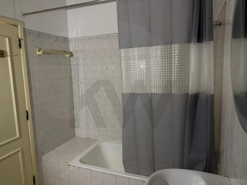 Apartamento T1 para Arrendamento em Santo Antonio dos Olivais Foto 18