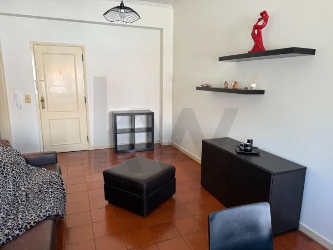 Apartamento T1 para Arrendamento em Santo Antonio dos Olivais Foto 8