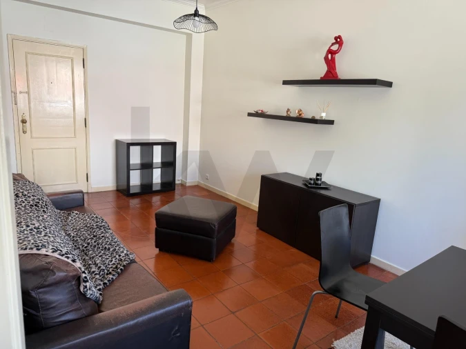 Apartamento T1 para Arrendamento em Santo Antonio dos Olivais Foto 3