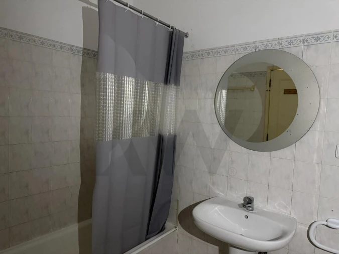 Apartamento T1 para Arrendamento em Santo Antonio dos Olivais Foto 29