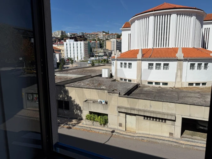 Apartamento T1 para Arrendamento em Santo Antonio dos Olivais Foto 1