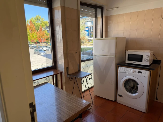 Apartamento T1 para Arrendamento em Santo Antonio dos Olivais Foto 10