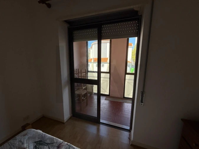 Apartamento T1 para Arrendamento em Santo Antonio dos Olivais Foto 28