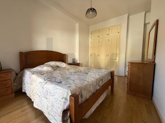 Apartamento T1 para Arrendamento em Santo Antonio dos Olivais Foto 23