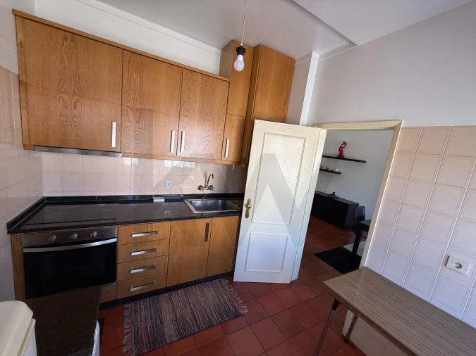 Apartamento T1 para Arrendamento em Santo Antonio dos Olivais Foto 12