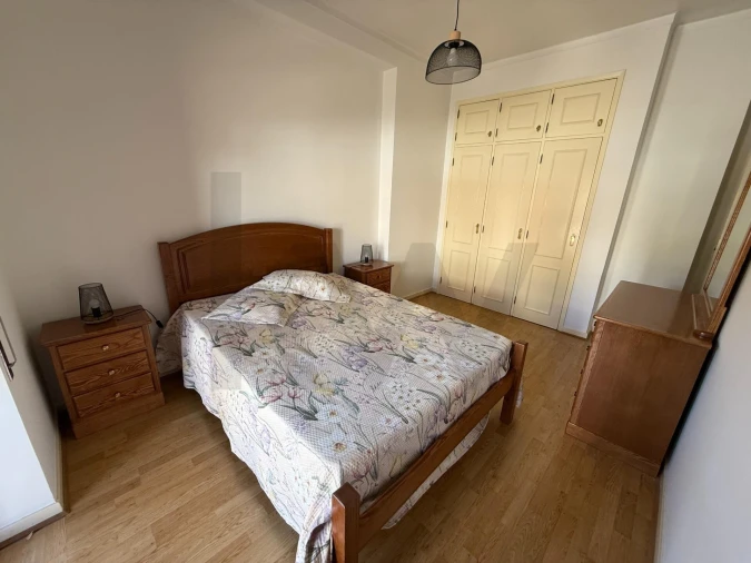 Apartamento T1 para Arrendamento em Santo Antonio dos Olivais Foto 22