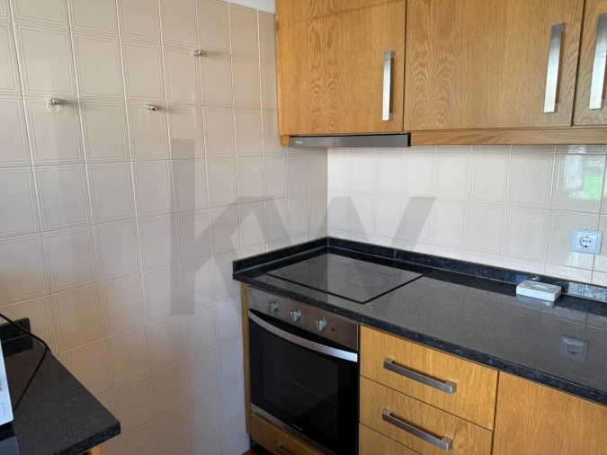 Apartamento T1 para Arrendamento em Santo Antonio dos Olivais Foto 15