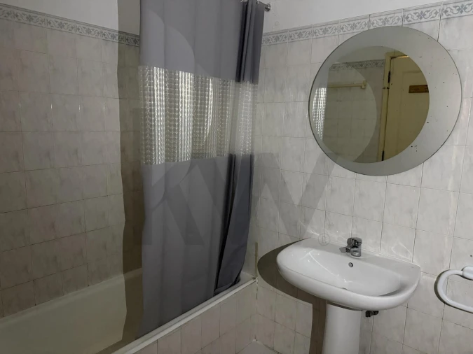 Apartamento T1 para Arrendamento em Santo Antonio dos Olivais Foto 17