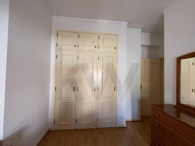 Apartamento T1 para Arrendamento em Santo Antonio dos Olivais Foto 24