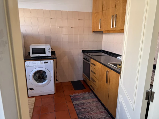 Apartamento T1 para Arrendamento em Santo Antonio dos Olivais Foto 11