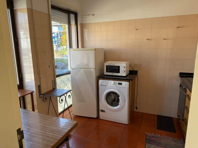 Apartamento T1 para Arrendamento em Santo Antonio dos Olivais Foto 9