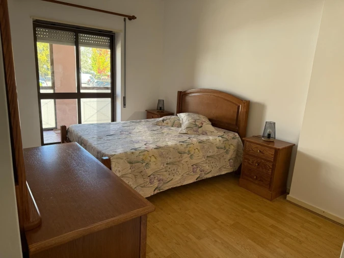 Apartamento T1 para Arrendamento em Santo Antonio dos Olivais Foto 21