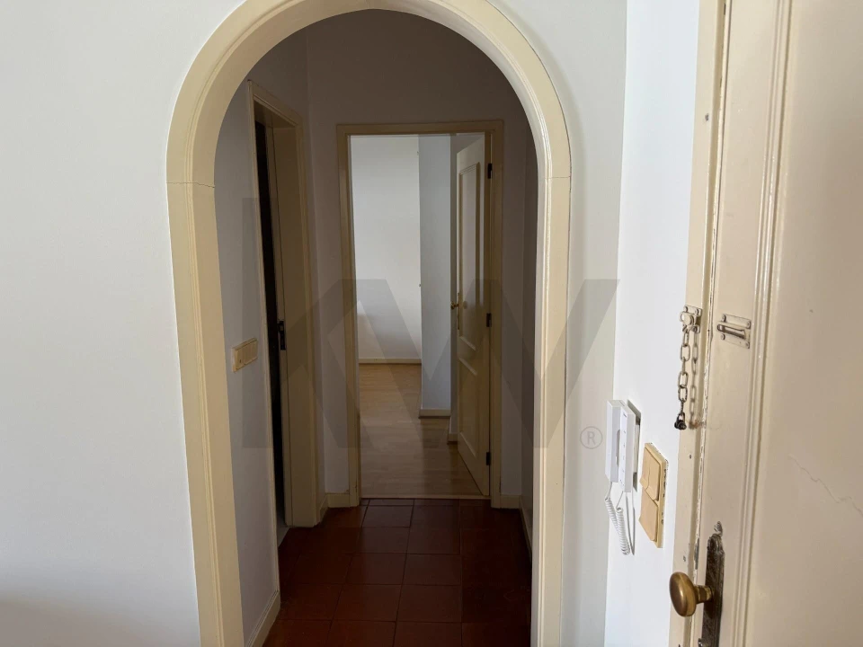 Apartamento T1 para Arrendamento em Santo Antonio dos Olivais Foto 16