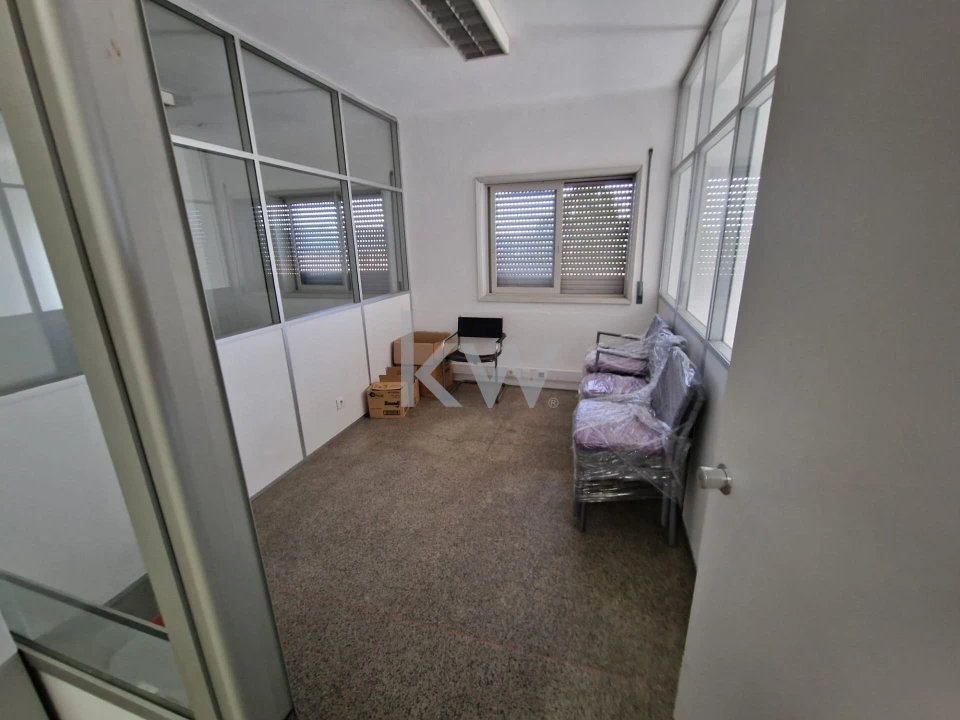 Armazém para Venda em Arrifana Foto 22