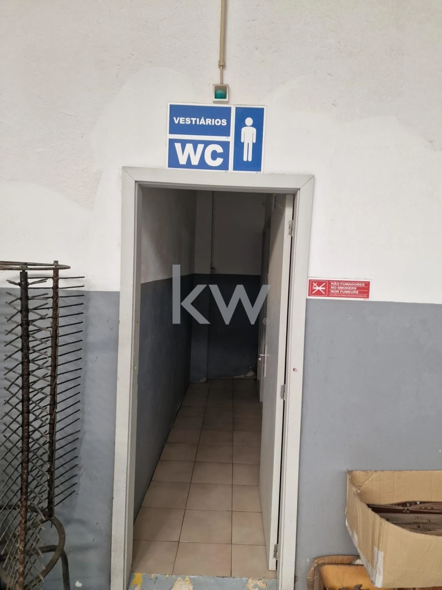Armazém para Venda em Arrifana Foto 14