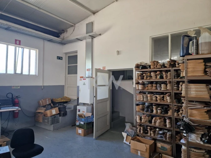 Armazém para Venda em Arrifana Foto 17