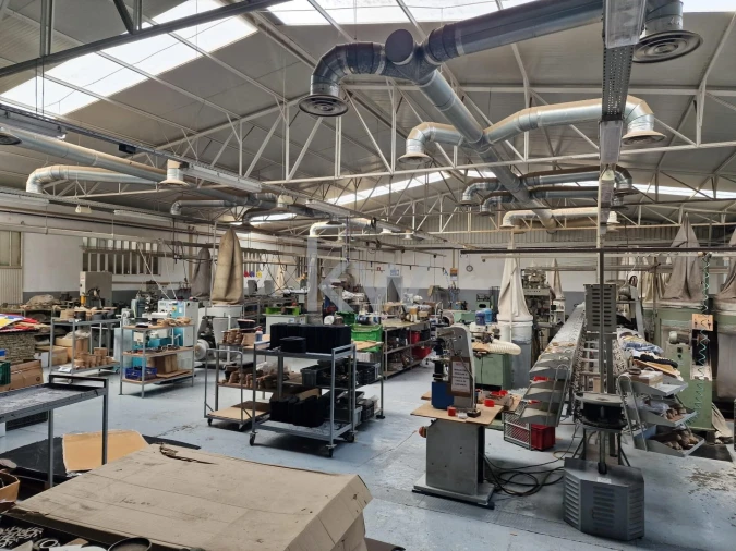 Armazém para Venda em Arrifana Foto 16