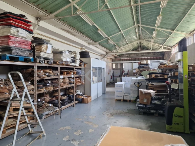 Armazém para Venda em Arrifana Foto 9