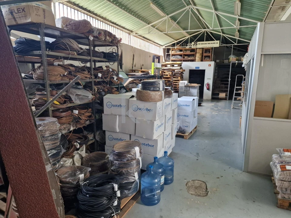 Armazém para Venda em Arrifana Foto 11