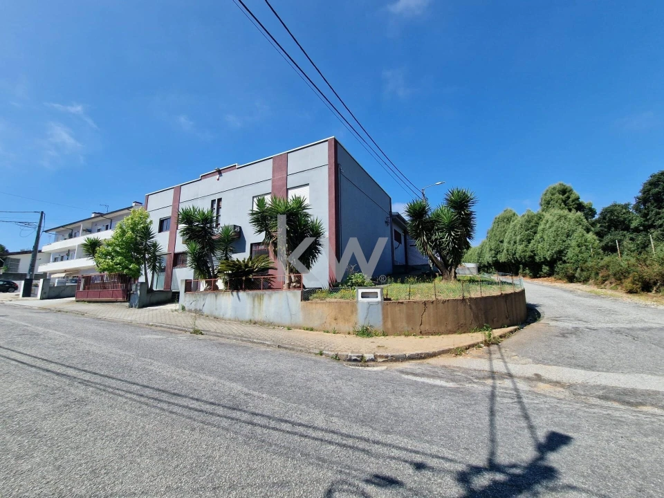 Armazém para Venda em Arrifana Foto 1