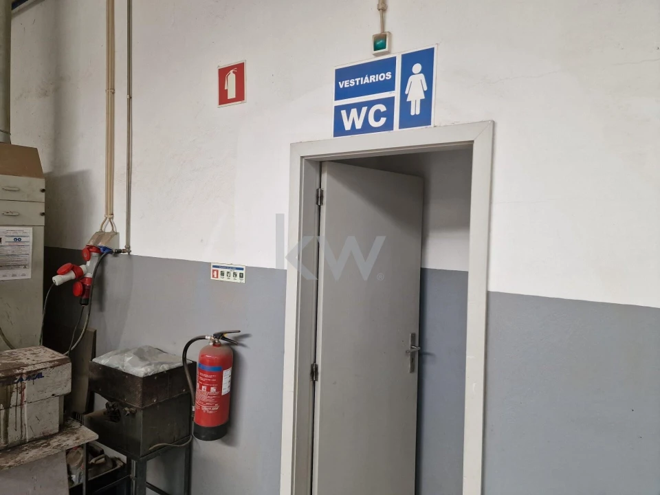 Armazém para Venda em Arrifana Foto 12