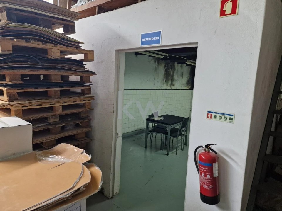 Armazém para Venda em Arrifana Foto 10