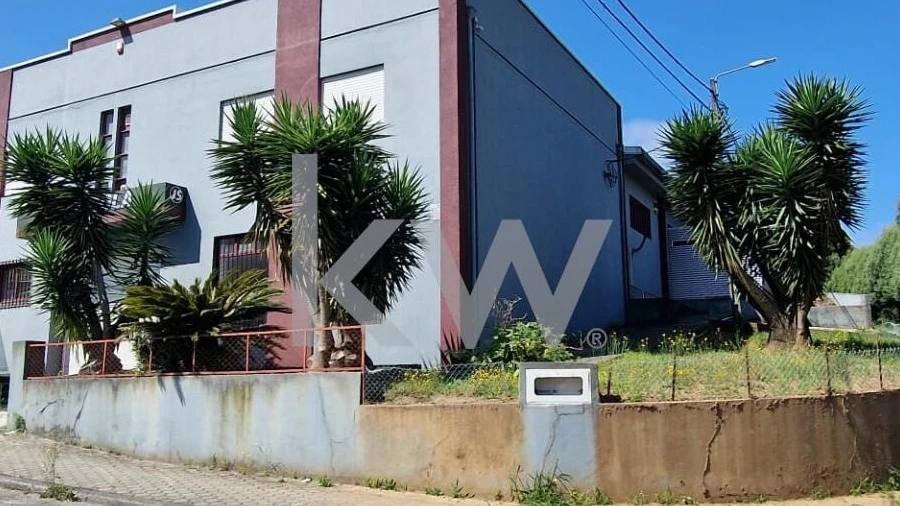 Armazém para Venda em Arrifana